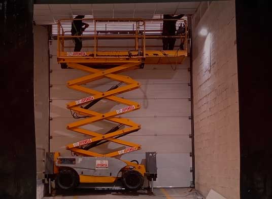 Servicio de mantenimiento de puertas industriales