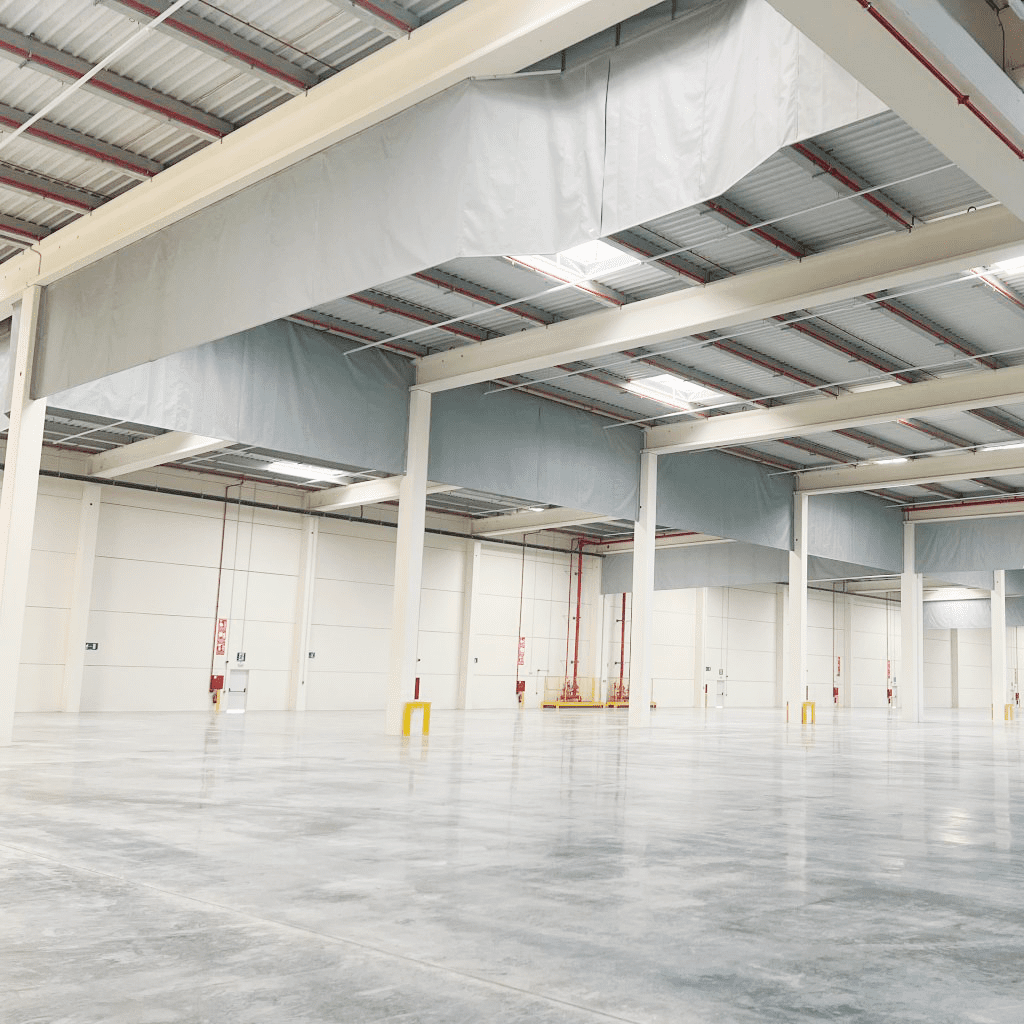 equipamiento logístico puertas industriales