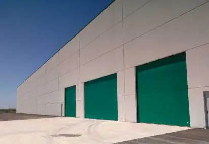 Instalación puerta seccional industrial Errece
