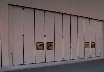 Instalación puertas plegables Errece