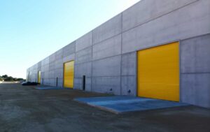 puerta seccional industrial en Forés Diseño